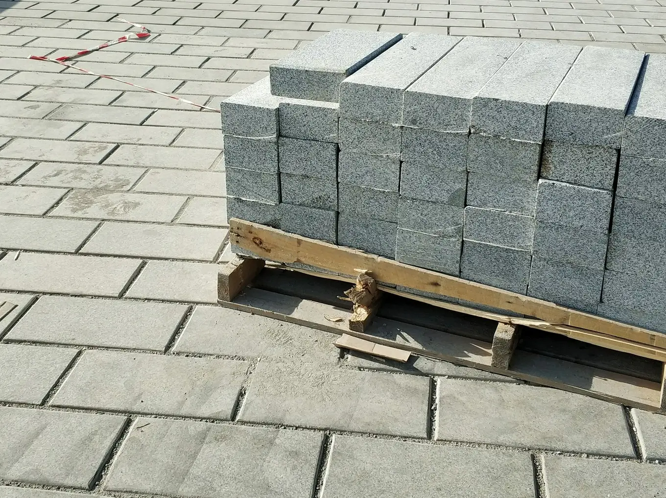 kostka brukowa na palecie